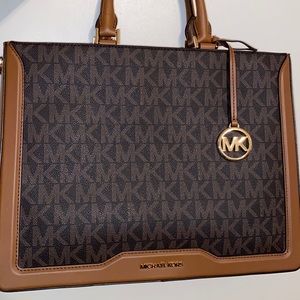 Michael kors purse.
